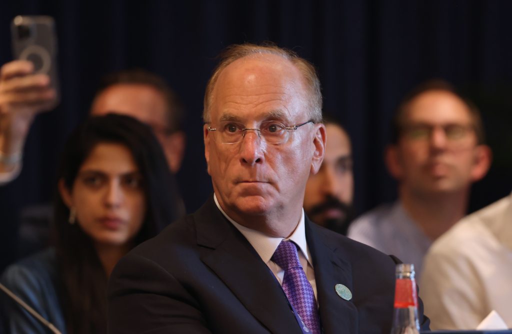 Bitcoin Could Threaten Dollar’s Reserve Currency Status: BlackRock’s Larry Fink