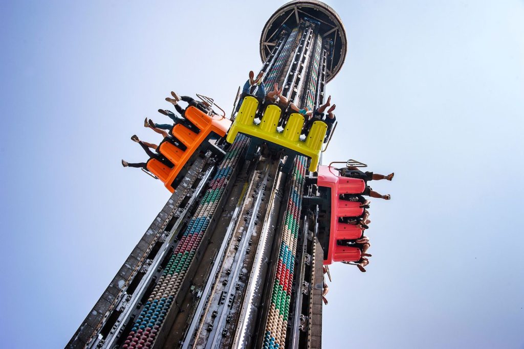 Bitcoin Plunges to K, Dogecoin Down 27% as Crypto Bloodbath Goes On