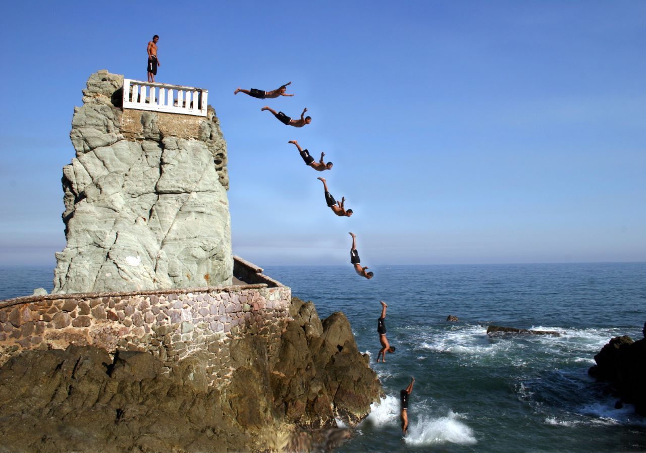 Bitcoin’s Nosedive to Under 0K Shaves 0M Crypto Longs, XRP Drops 5%