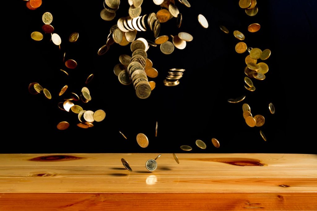 BTC Nosedive to 92K Hits DOGE, XRP Futures Hardest as Liquidations Climb to B