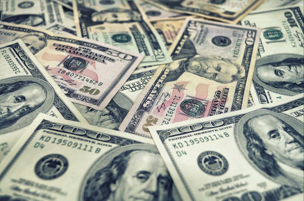 Dollar Index Declines Below 105 as Bitcoin Surges Past K