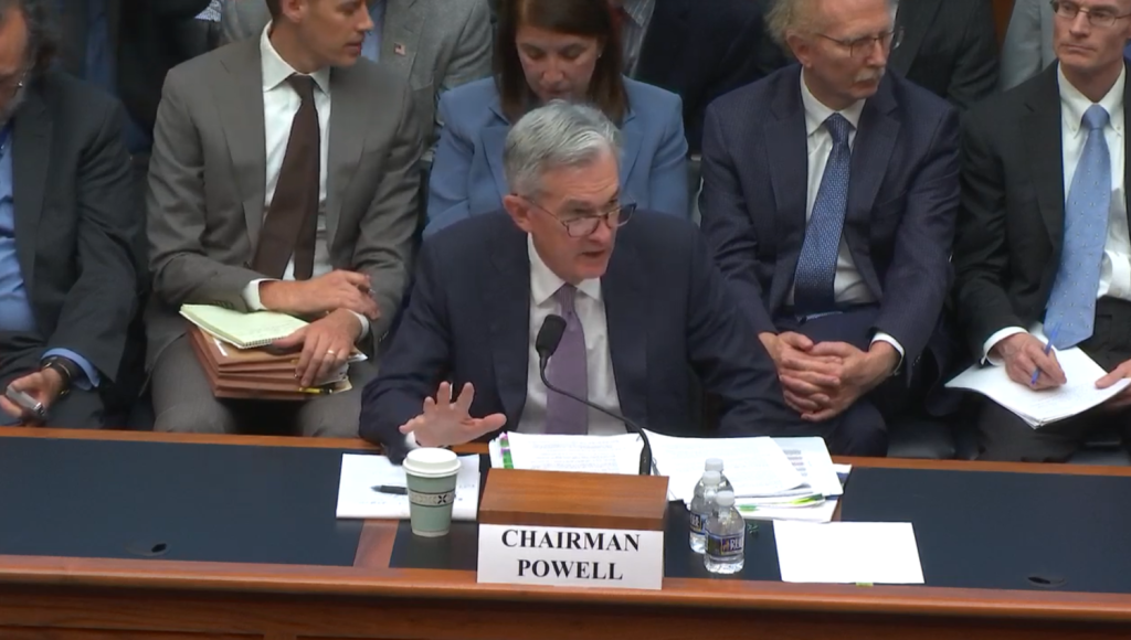 Fed Cuts Interest Rates by 25 Basis Points, Bitcoin Slips Below 4K on Hawkish Tone